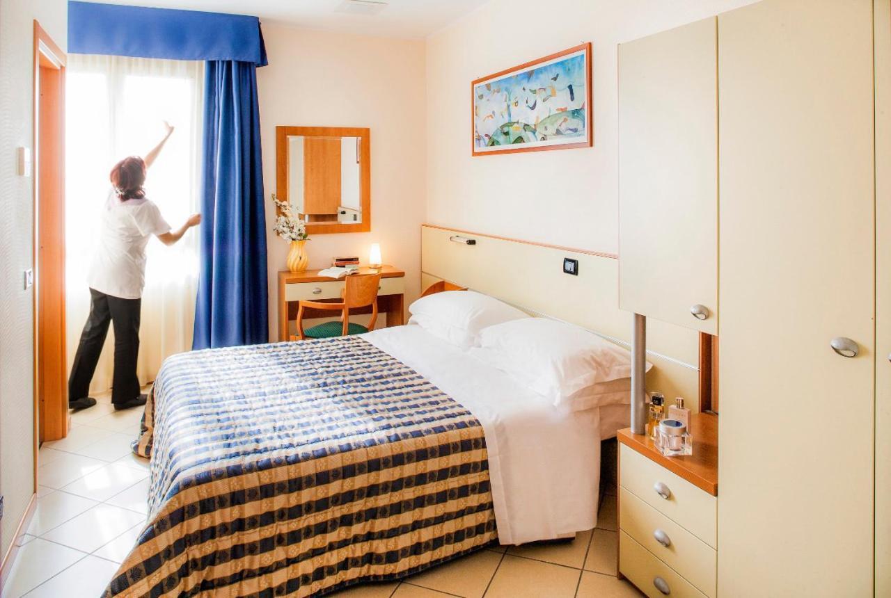 Hotel Candido Диано-Марина Экстерьер фото